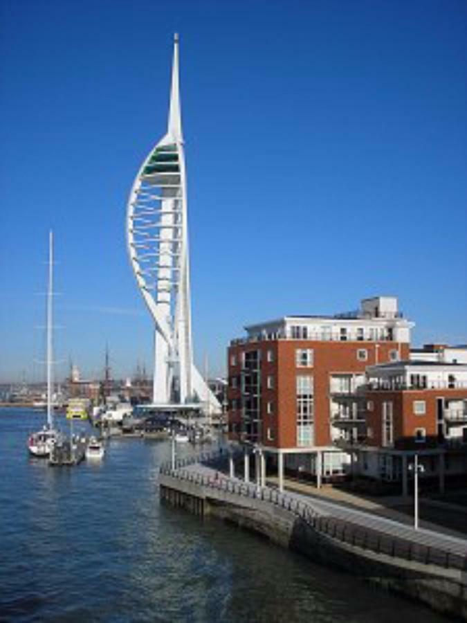 Gunwharf Apartment 朴次茅斯 外观 照片